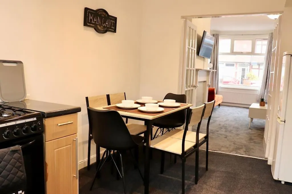 Charming 3 Bedroom Property Free Wifi & Parking Leeds  0*, Leeds (West Yorkshire) Wielka Brytania