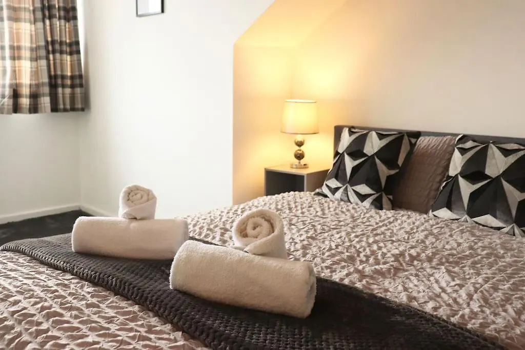 Charming 3 Bedroom Property Free Wifi & Parking Leeds  Apartament Leeds (West Yorkshire)