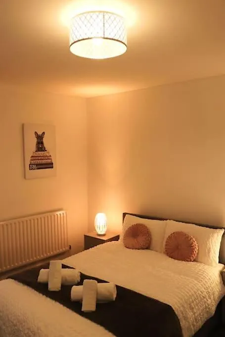 Charming 3 Bedroom Property Free Wifi & Parking Leeds  Wielka Brytania