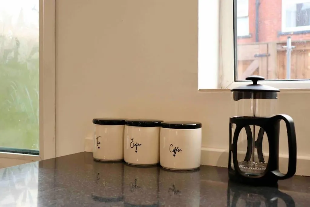 Charming 3 Bedroom Property Free Wifi & Parking Leeds  0*, Leeds (West Yorkshire) Wielka Brytania
